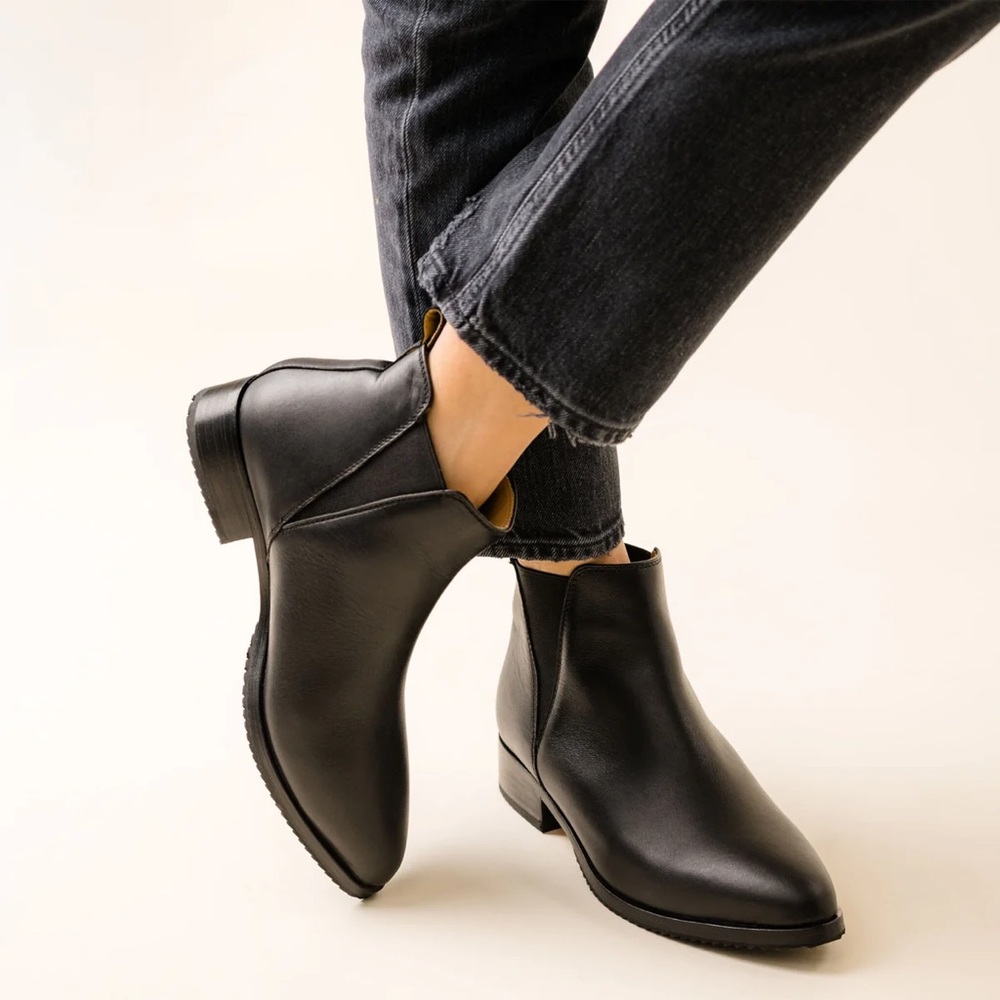 EUC Nisolo Eva Everyday Chelsea Boot | Size 8